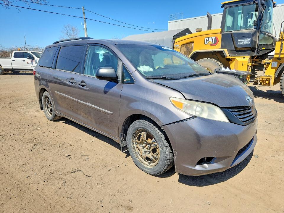 Продажа на аукционе авто 2015 Toyota Sienna, vin: 5TDZK3DC9FS570799, номер лота: 47210196