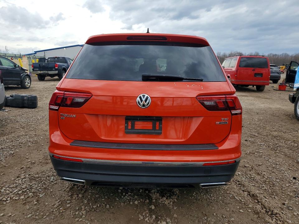 49181586 :رقم المزاد ، 3VV2B7AX2JM114962 vin ، 2018 Volkswagen Tiguan مزاد بيع