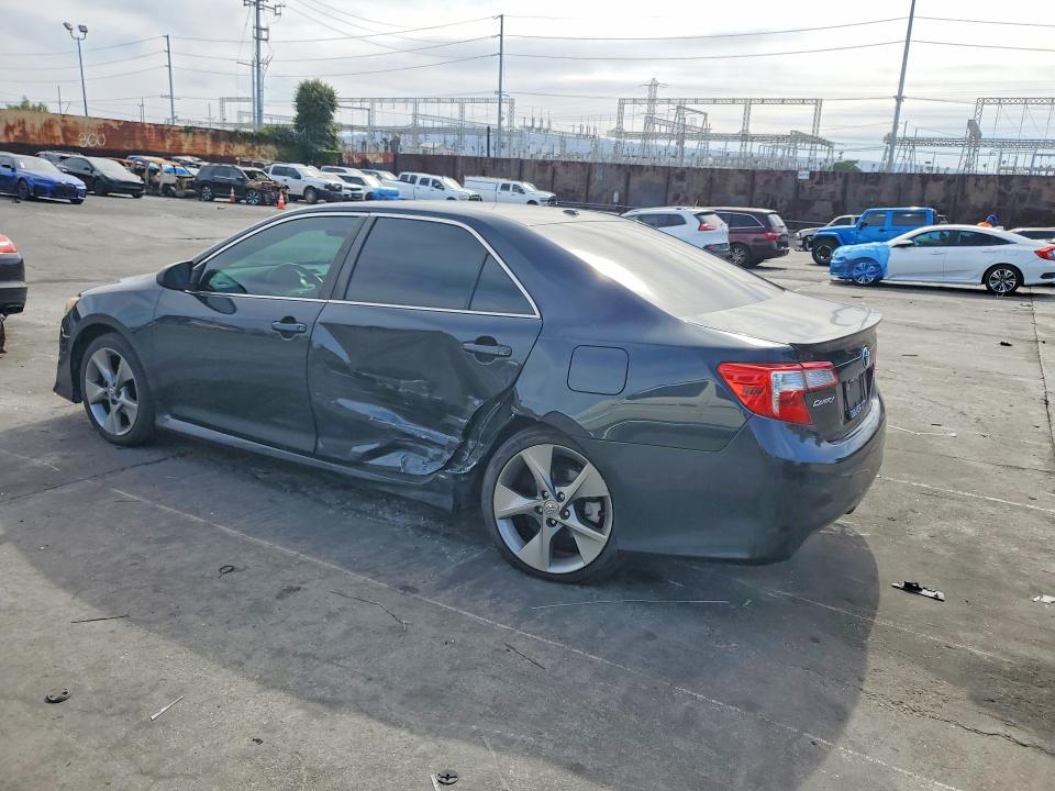 50731756 :رقم المزاد ، 4T1BF1FK8EU834518 vin ، 2014 Toyota Camry مزاد بيع