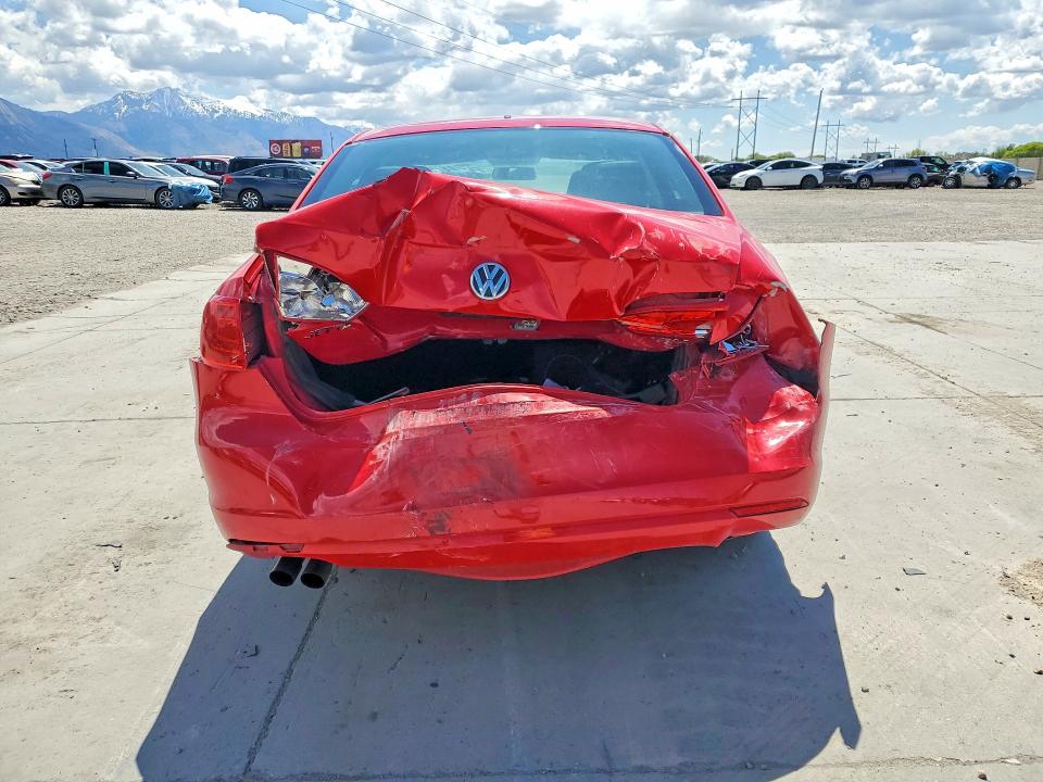 52170526 :رقم المزاد ، 3VWDP7AJ0DM206657 vin ، 2013 Volkswagen Jetta مزاد بيع