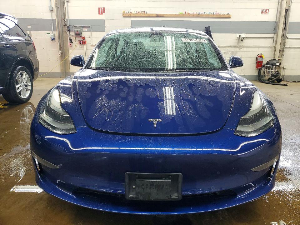48749426 :رقم المزاد ، 5YJ3E1EA8NF370370 vin ، 2022 Tesla Model 3 مزاد بيع