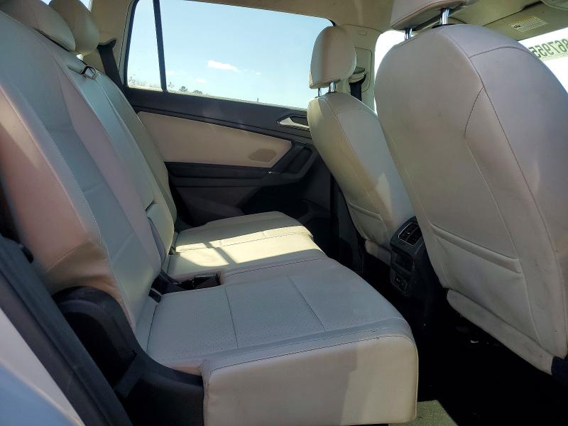 48679556 :رقم المزاد ، 3VV2B7AX4JM153424 vin ، 2018 Volkswagen Tiguan مزاد بيع