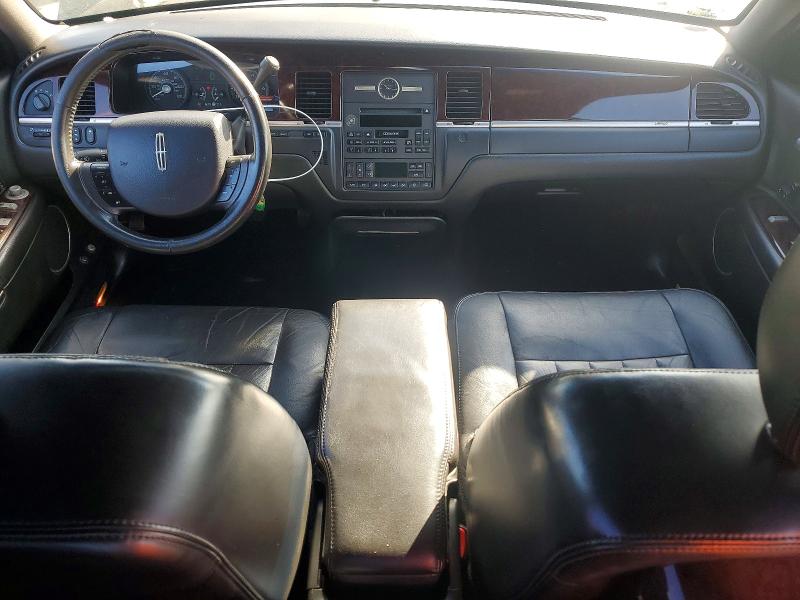 50200276 :رقم المزاد ، 2LNBL8EV5AX751161 vin ، 2010 Lincoln Town Car مزاد بيع