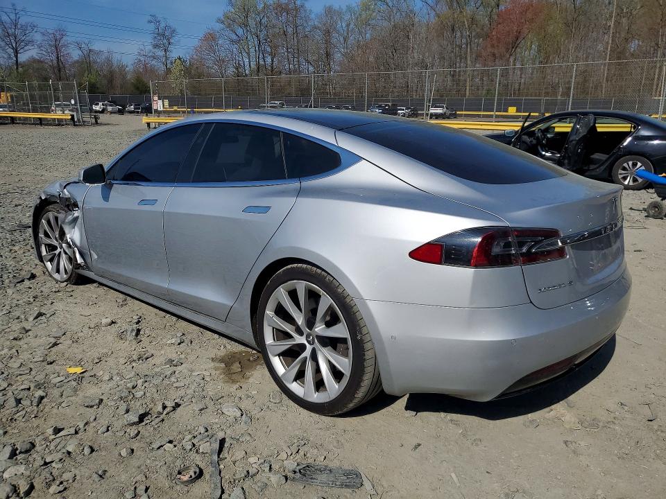 48008436 :رقم المزاد ، 5YJSA1E20JF253571 vin ، 2018 Tesla Model S مزاد بيع