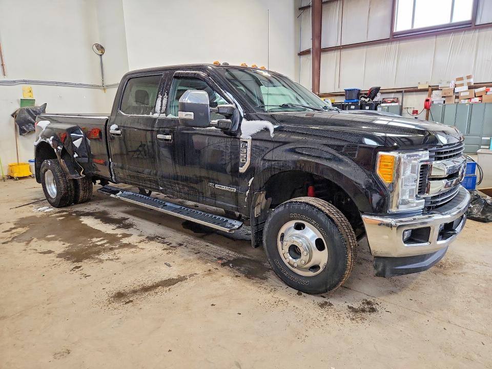 51163286 :رقم المزاد ، 1FT8W3DT8HEE10597 vin ، 2017 Ford F350 مزاد بيع