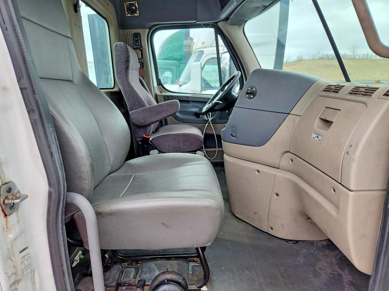 2016 Freightliner Cascadia 125 მანქანა იყიდება აუქციონზე, vin: 1FUBGEDV0GLHC5640, აუქციონის ნომერი: 46200246
