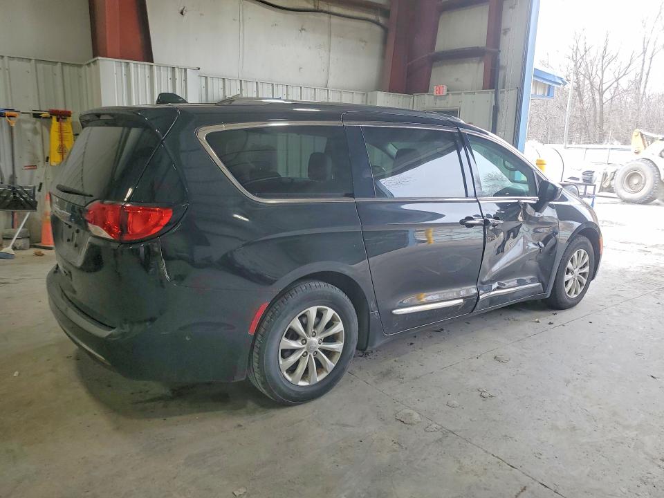 49084876 :رقم المزاد ، 2C4RC1BG6JR312362 vin ، 2018 Chrysler Pacifica مزاد بيع