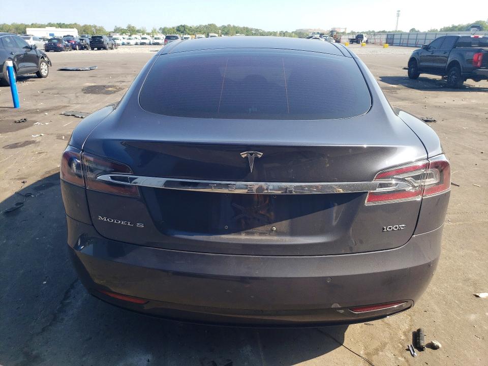 50919246 :رقم المزاد ، 5YJSA1E28JF265290 vin ، 2018 Tesla Model S مزاد بيع