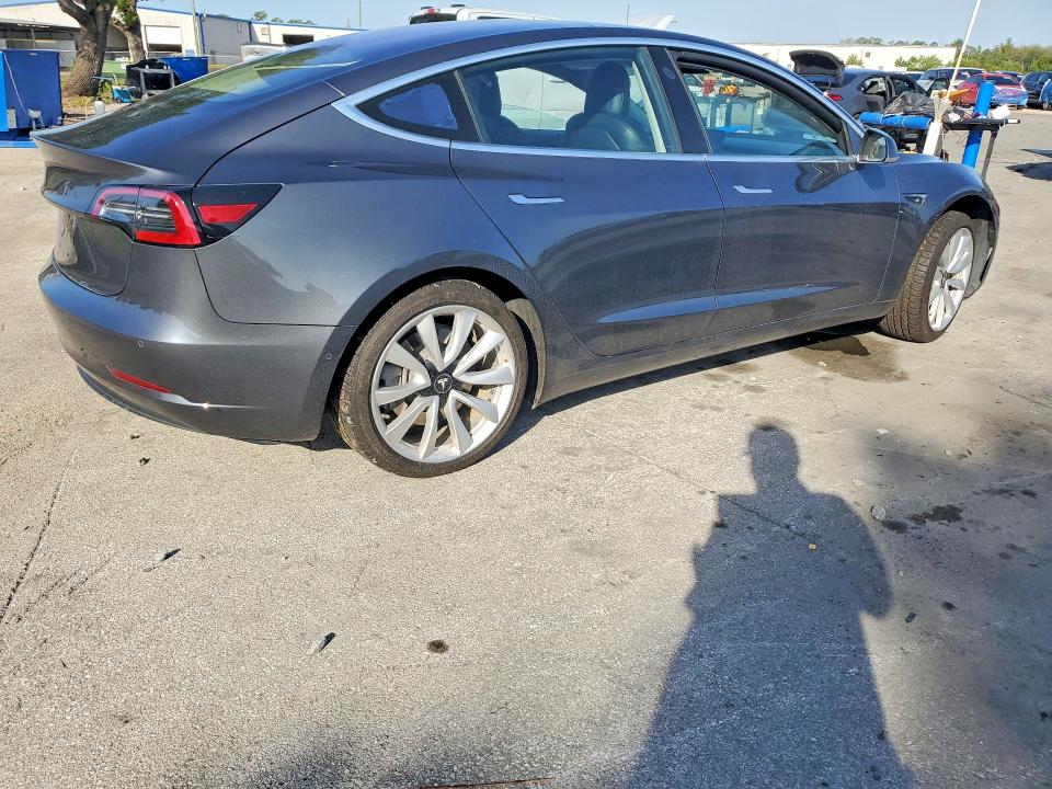 48135386 :رقم المزاد ، 5YJ3E1EA7JF007813 vin ، 2018 Tesla Model 3 مزاد بيع