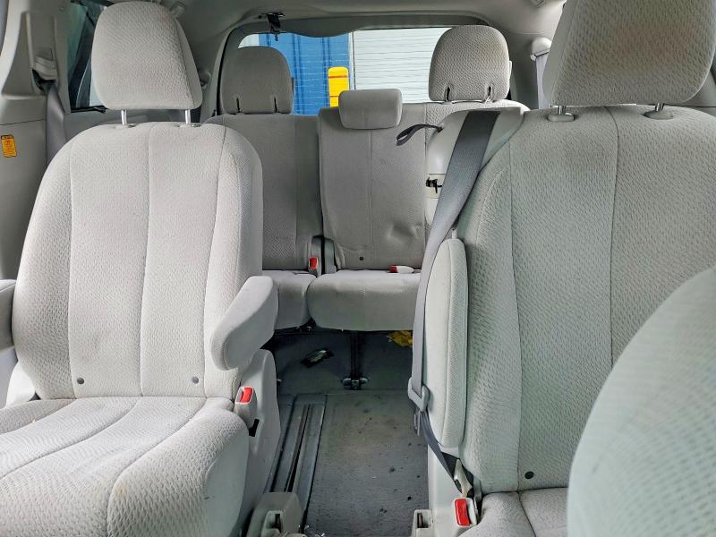 49228296 :رقم المزاد ، 5TDKK3DC6BS143267 vin ، 2011 Toyota Sienna مزاد بيع