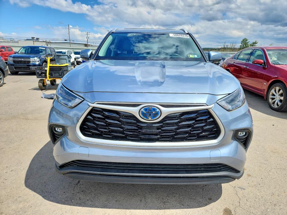 Продажа на аукционе авто 2023 Toyota Highlander Hybrid, vin: 5TDKBRCHXPS119884, номер лота: 50629376