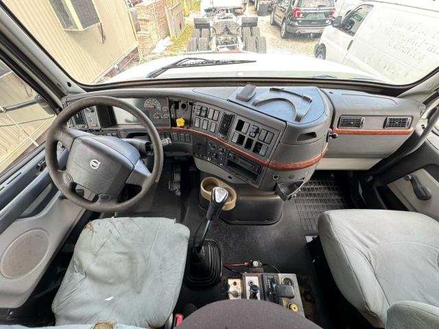 Продаж на аукціоні авто 2003 Volvo Vhd, vin: 4V5KC9GH33N347488, номер лоту: 51127236