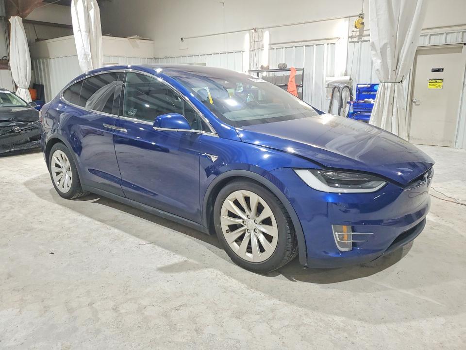 49091766 :رقم المزاد ، 5YJXCBE23JF102438 vin ، 2018 Tesla Model X مزاد بيع