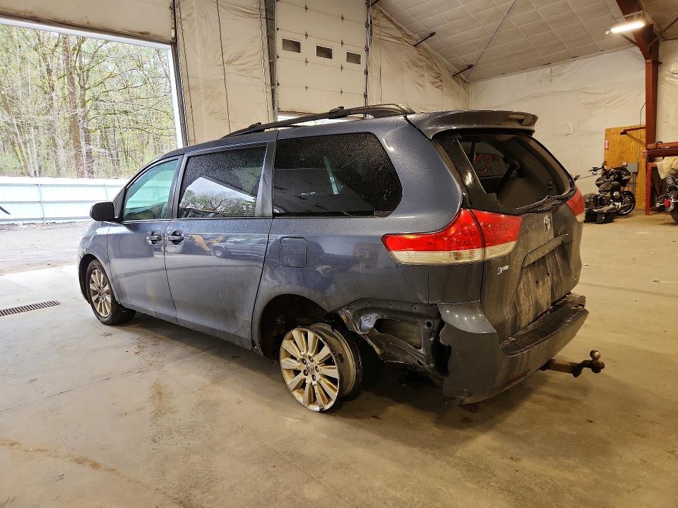 51904156 :رقم المزاد ، 5TDJK3DC4ES090925 vin ، 2014 Toyota Sienna مزاد بيع