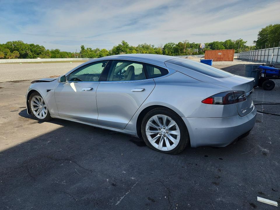 48833356 :رقم المزاد ، 5YJSA1E20HF183919 vin ، 2017 Tesla Model S مزاد بيع
