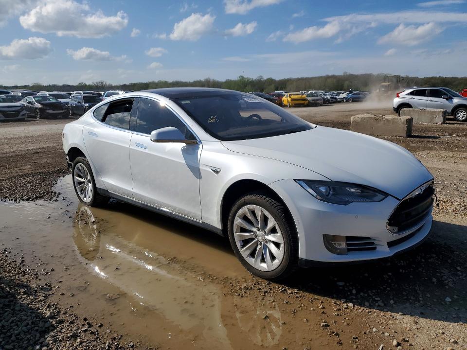 49742636 :رقم المزاد ، 5YJSA1H15EFP56750 vin ، 2014 Tesla Model S مزاد بيع
