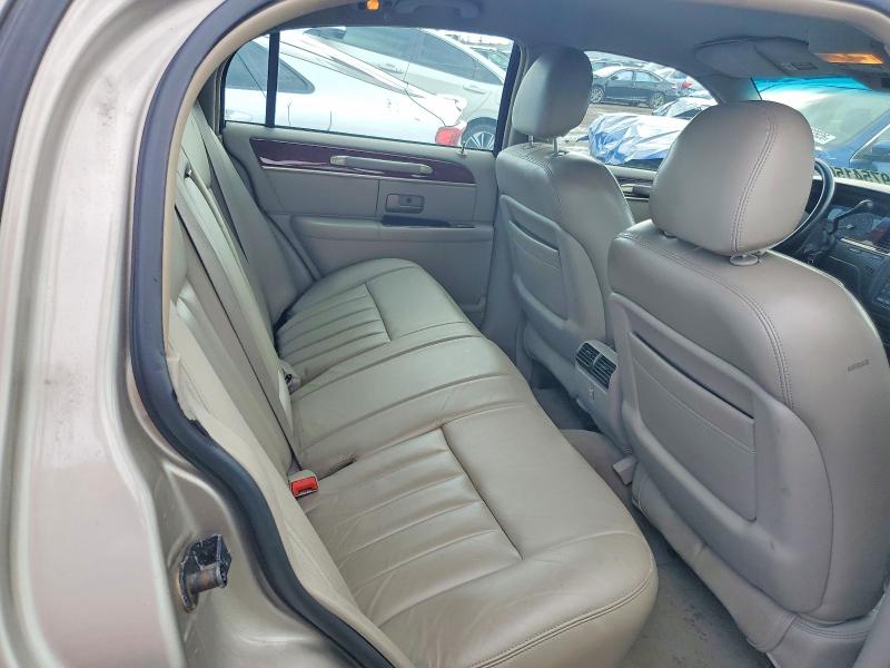 2003 Lincoln Town Car მანქანა იყიდება აუქციონზე, vin: 1LNHM81W33Y626894, აუქციონის ნომერი: 49754156