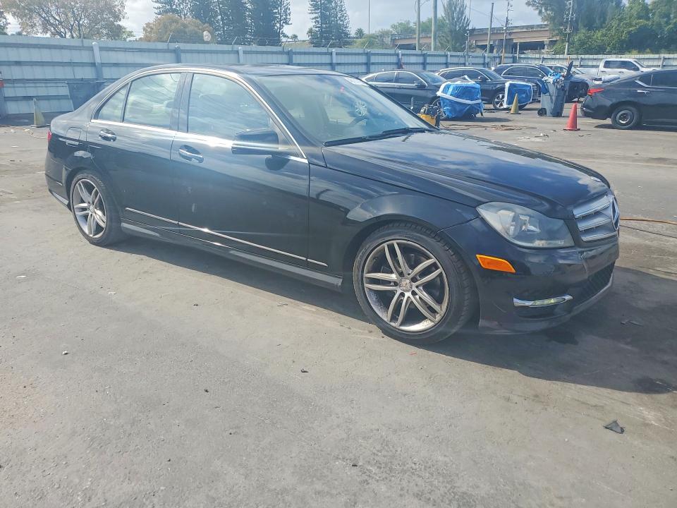 Продажа на аукционе авто 2012 Mercedes-benz C, vin: WDDGF8BB7CR233390, номер лота: 48153726