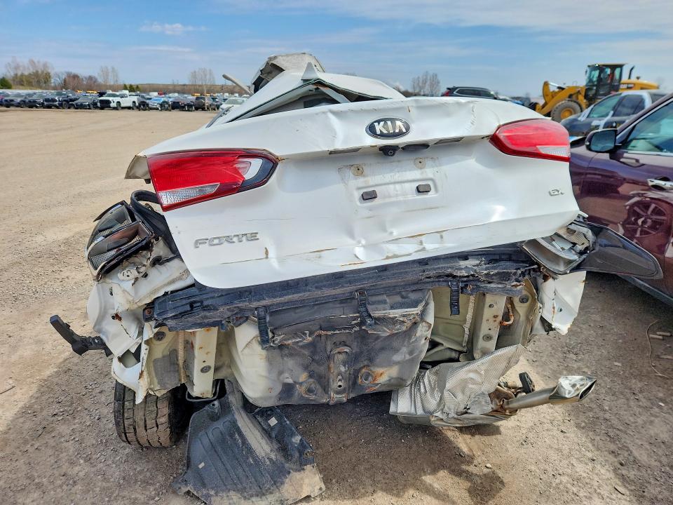 2018 Kia Forte მანქანა იყიდება აუქციონზე, vin: 3KPFL4A81JE209902, აუქციონის ნომერი: 50092656