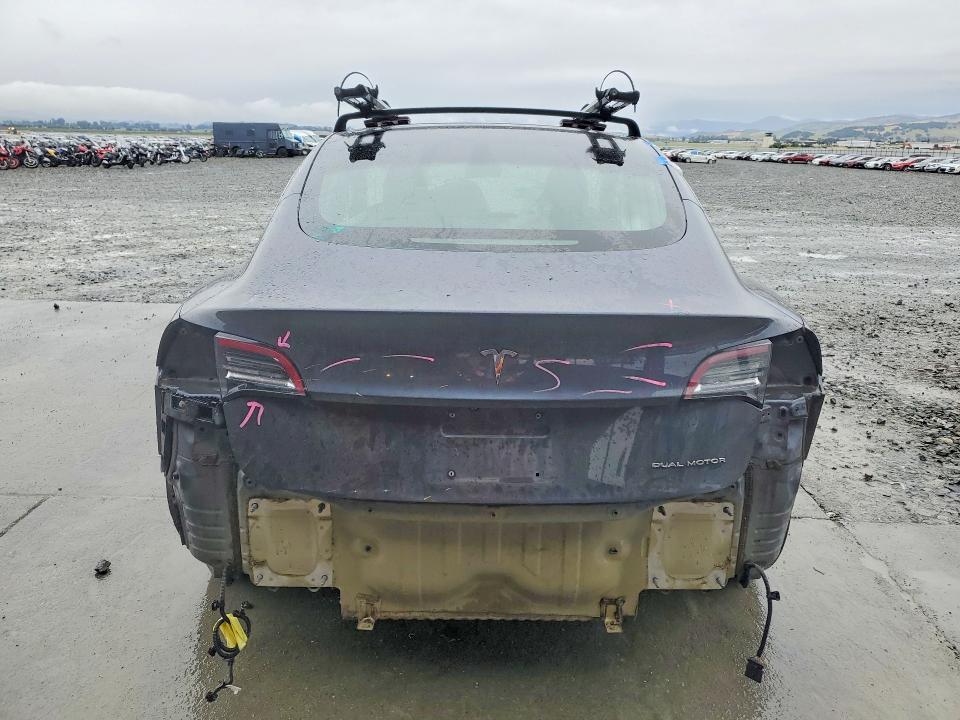 49447566 :رقم المزاد ، 5YJ3E1EB8JF083081 vin ، 2018 Tesla Model 3 مزاد بيع