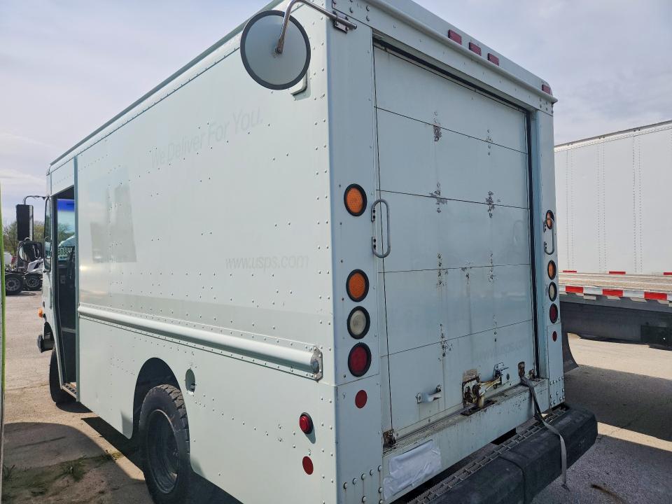 50408806 :رقم المزاد ، 5B4KP42Y123339243 vin ، 2001 Workhorse Forward Control Chassis مزاد بيع