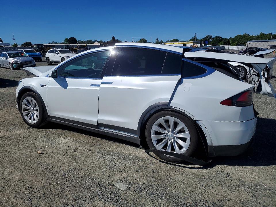 2020 Tesla Model X მანქანა იყიდება აუქციონზე, vin: 5YJXCBE27LF260932, აუქციონის ნომერი: 47945266