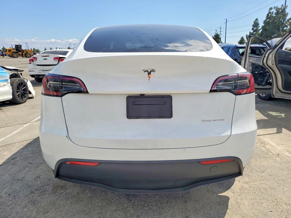 Продаж на аукціоні авто 2024 Tesla Model Y, vin: 7SAYGDEE7RA266740, номер лоту: 47302246