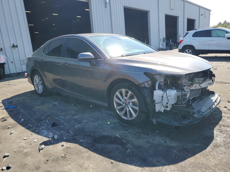 50612646 :رقم المزاد ، 4T1C11AK9MU562442 vin ، 2021 Toyota Camry مزاد بيع