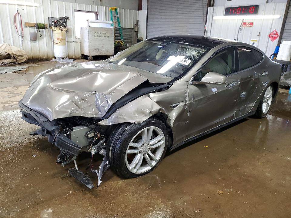 2015 Tesla Model S მანქანა იყიდება აუქციონზე, vin: 5YJSA1S21FF086360, აუქციონის ნომერი: 47921886