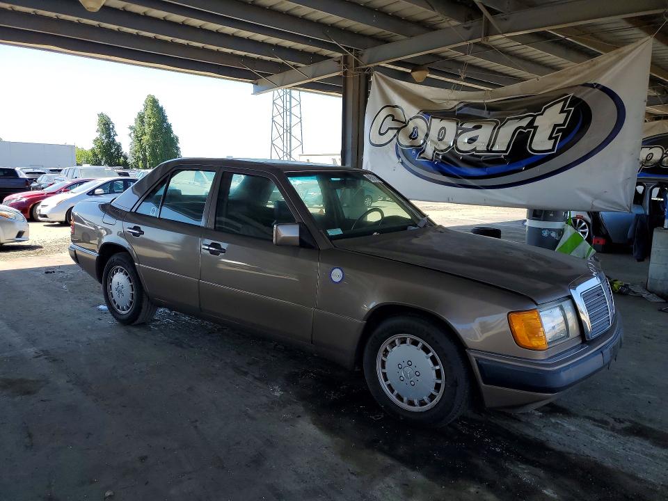 49094746 :رقم المزاد ، WDBEA26D5LB281082 vin ، 1990 Mercedes Benz 300 مزاد بيع