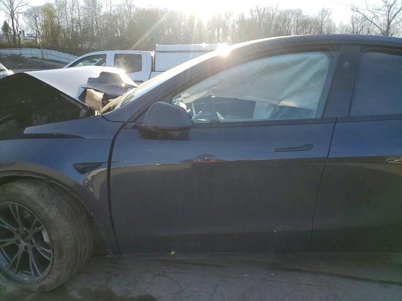 Продажа на аукционе авто 2024 Tesla Model Y, vin: 7SAYGDEE3RF200155, номер лота: 49213956