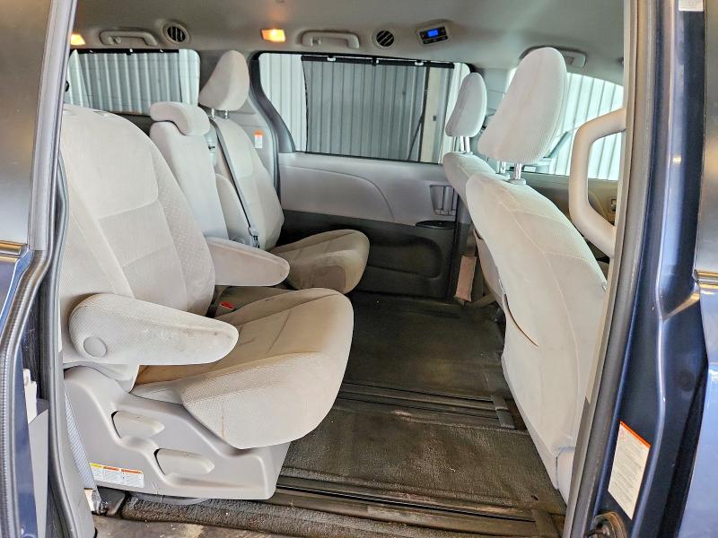 50925916 :رقم المزاد ، 5TDKZ3DC2HS830931 vin ، 2017 Toyota Sienna مزاد بيع