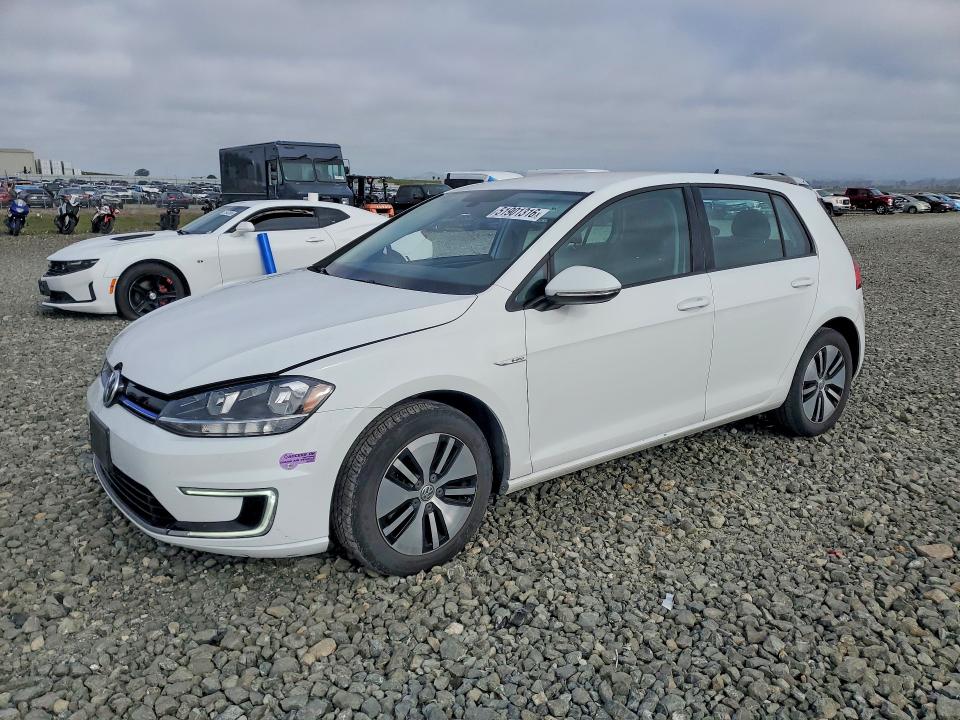 51901316 :رقم المزاد ، WVWKR7AU8JW909482 vin ، 2018 Volkswagen E-golf مزاد بيع
