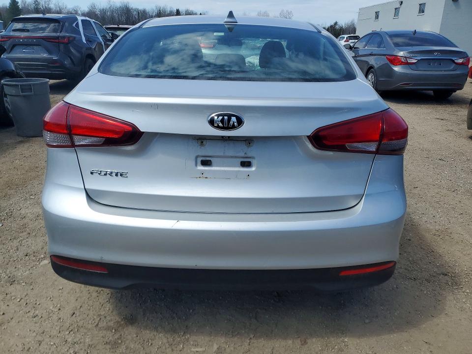 49936656 :رقم المزاد ، 3KPFL4A78JE268288 vin ، 2018 Kia Forte مزاد بيع