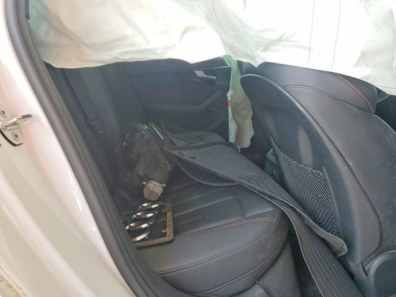 50677736 :رقم المزاد ، WAUENAF42JA145878 vin ، 2018 Audi A4 مزاد بيع