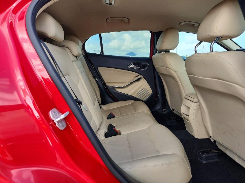 48483976 :رقم المزاد ، WDCTG4EB4FJ167078 vin ، 2015 Mercedes Benz Gla مزاد بيع