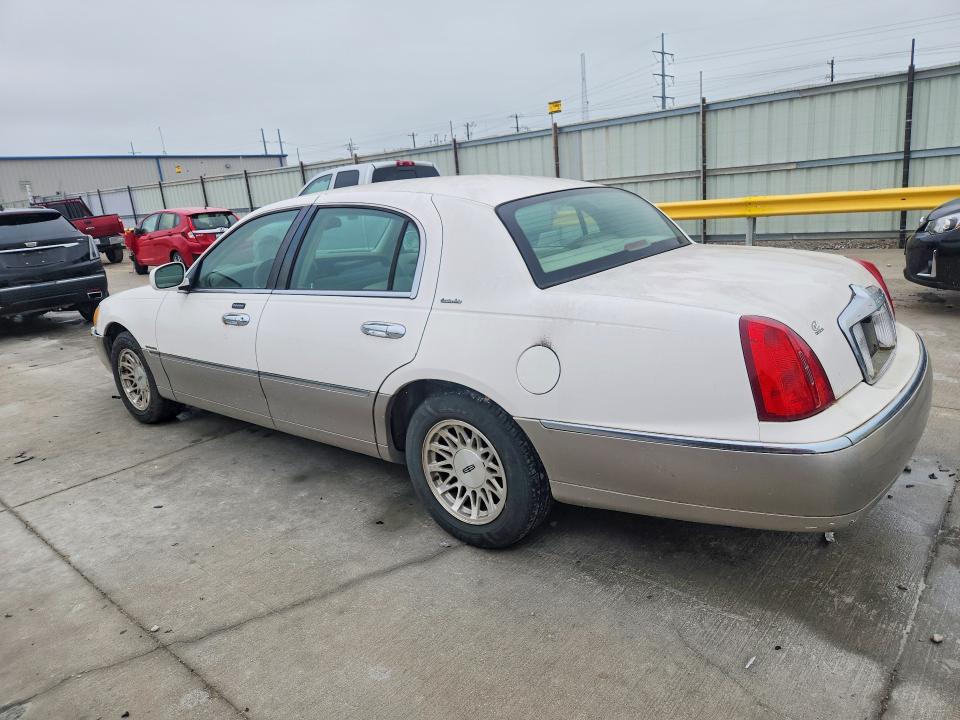 Продаж на аукціоні авто 2001 Lincoln Town Car, vin: 1LNHM81WX1Y647304, номер лоту: 50566956