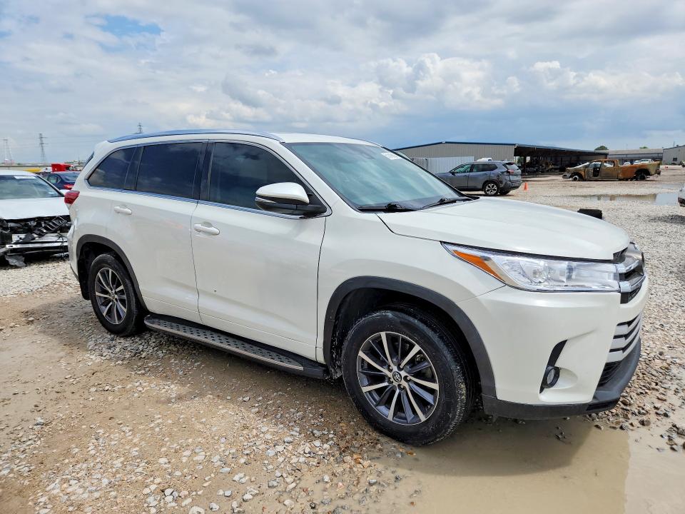 51019626 :رقم المزاد ، 5TDKZRFH4HS517133 vin ، 2017 Toyota Highlander مزاد بيع