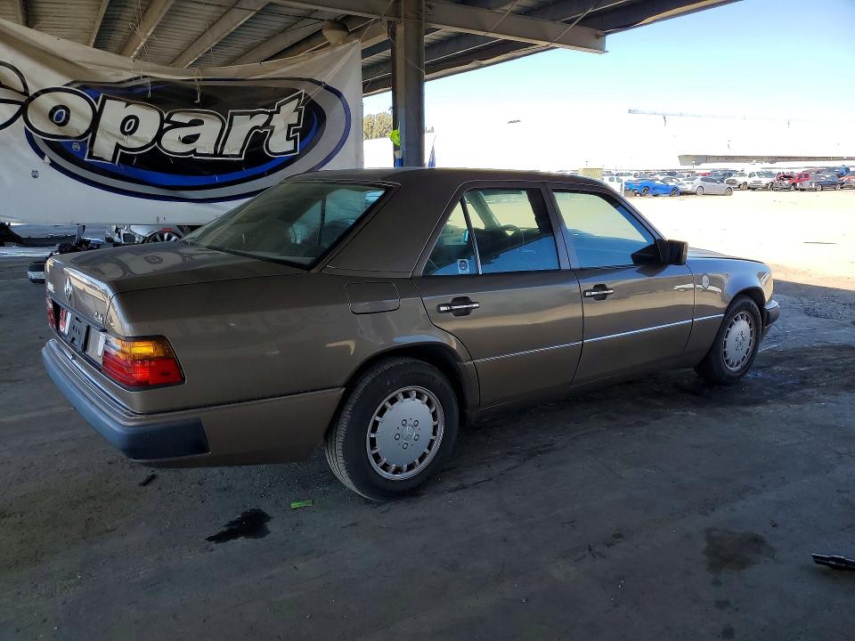 49094746 :رقم المزاد ، WDBEA26D5LB281082 vin ، 1990 Mercedes Benz 300 مزاد بيع