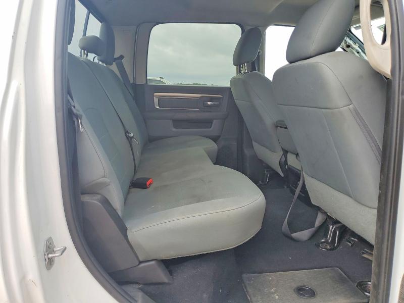 51978506 :رقم المزاد ، 3C6UR5DL8JG424782 vin ، 2018 Ram 2500 مزاد بيع