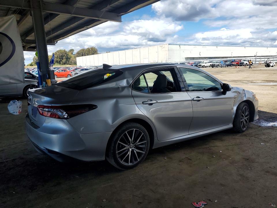 49747486 :رقم المزاد ، 4T1F31AK8NU599748 vin ، 2022 Toyota Camry مزاد بيع