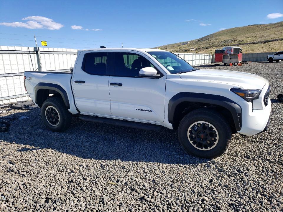 Продажа на аукционе авто 2025 Toyota Tacoma, vin: 3TMLB5JN1SM199039, номер лота: 49014056