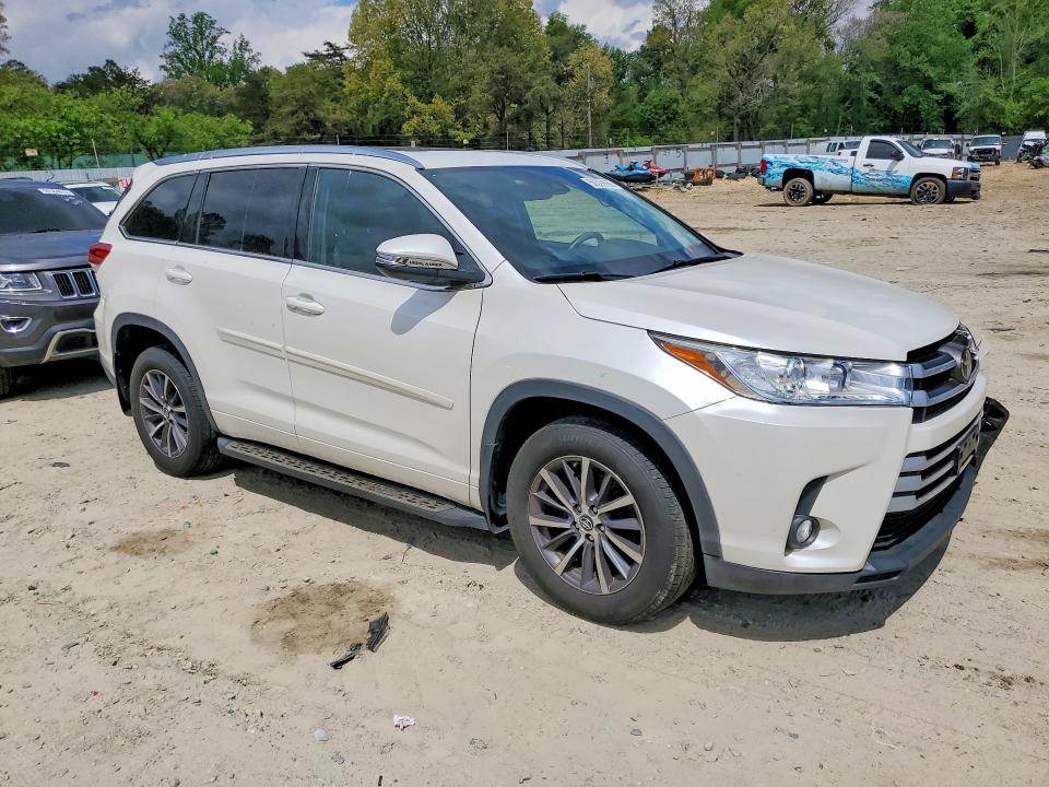 2018 Toyota Highlander მანქანა იყიდება აუქციონზე, vin: 5TDJZRFH3JS833253, აუქციონის ნომერი: 50329666