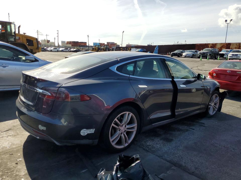 Продаж на аукціоні авто 2015 Tesla Model S, vin: 5YJSA1H14FF084214, номер лоту: 50765466