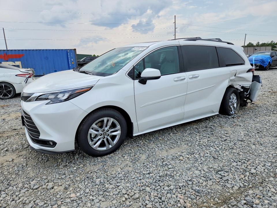 Auction sale of the 2026 Toyota Sienna, vin: 5TDYSKFC5TS251981, lot number: 49785016