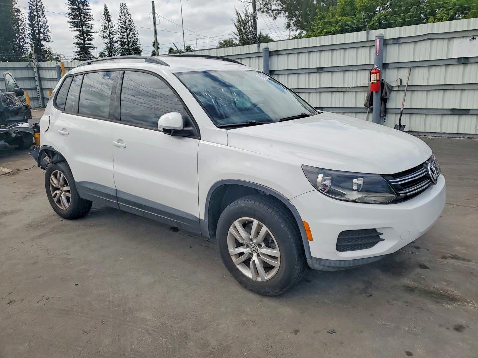 2017 Volkswagen Tiguan მანქანა იყიდება აუქციონზე, vin: WVGAV7AX7HK012393, აუქციონის ნომერი: 50075266