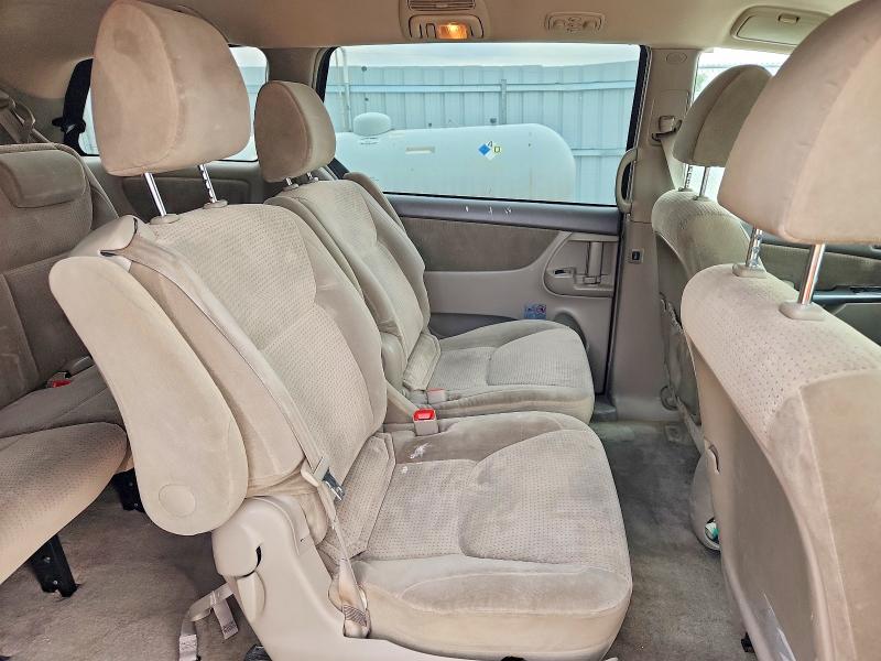 51876086 :رقم المزاد ، 5TDKK4CC7AS331916 vin ، 2010 Toyota Sienna مزاد بيع
