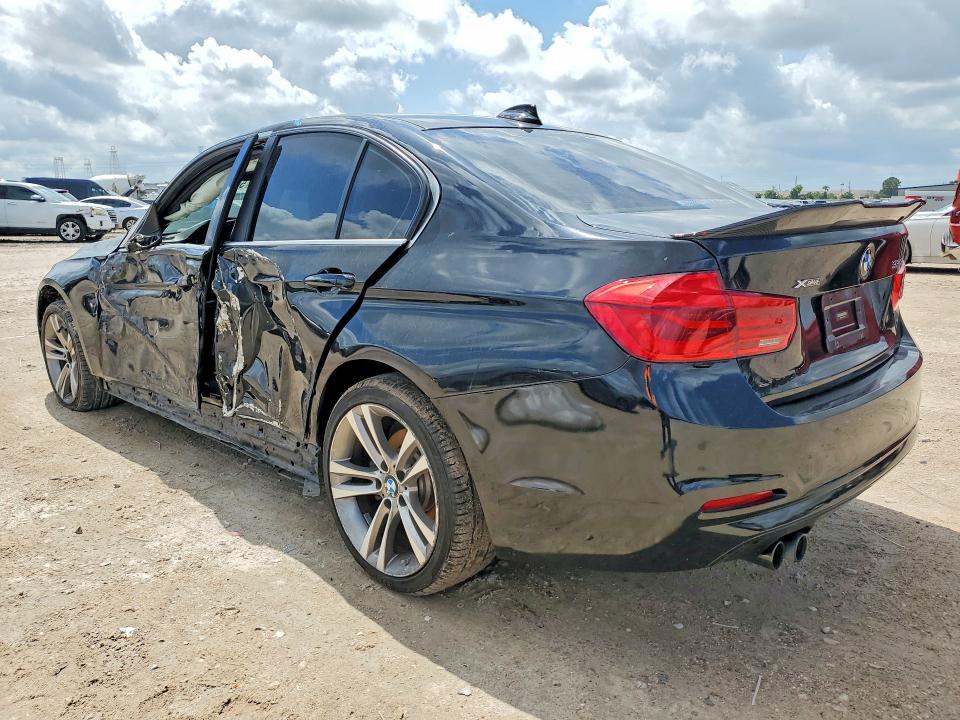 50493596 :رقم المزاد ، WBA8D9C55JA615347 vin ، 2018 Bmw 330 مزاد بيع