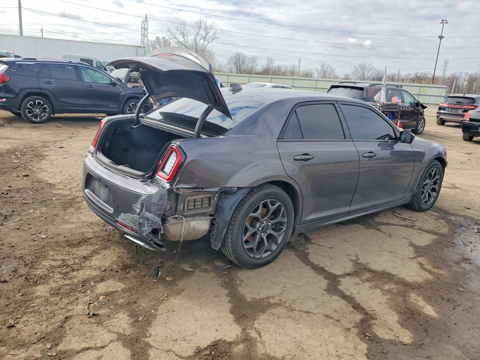 47266046 :رقم المزاد ، 2C3CCAGG0JH141438 vin ، 2018 Chrysler 300 مزاد بيع