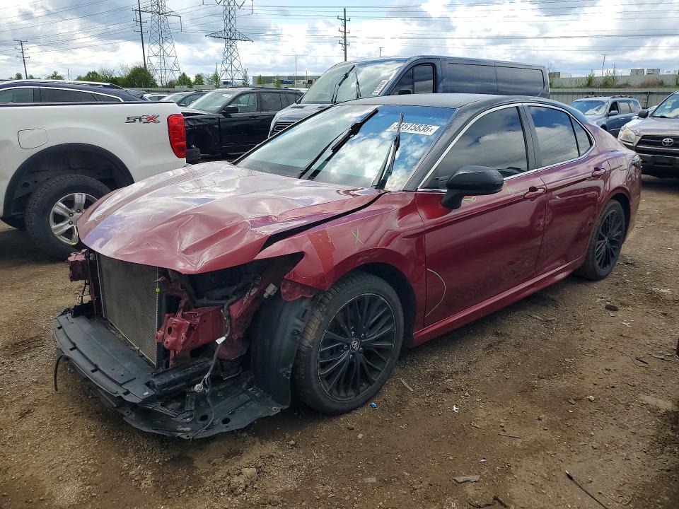 51515836 :رقم المزاد ، 4T1B11HKXJU658626 vin ، 2018 Toyota Camry مزاد بيع